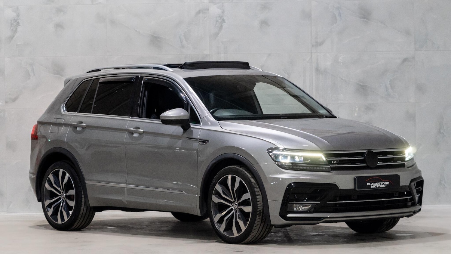 Used Volkswagen Tiguan 2018 for sale - 77969793: Photo 1