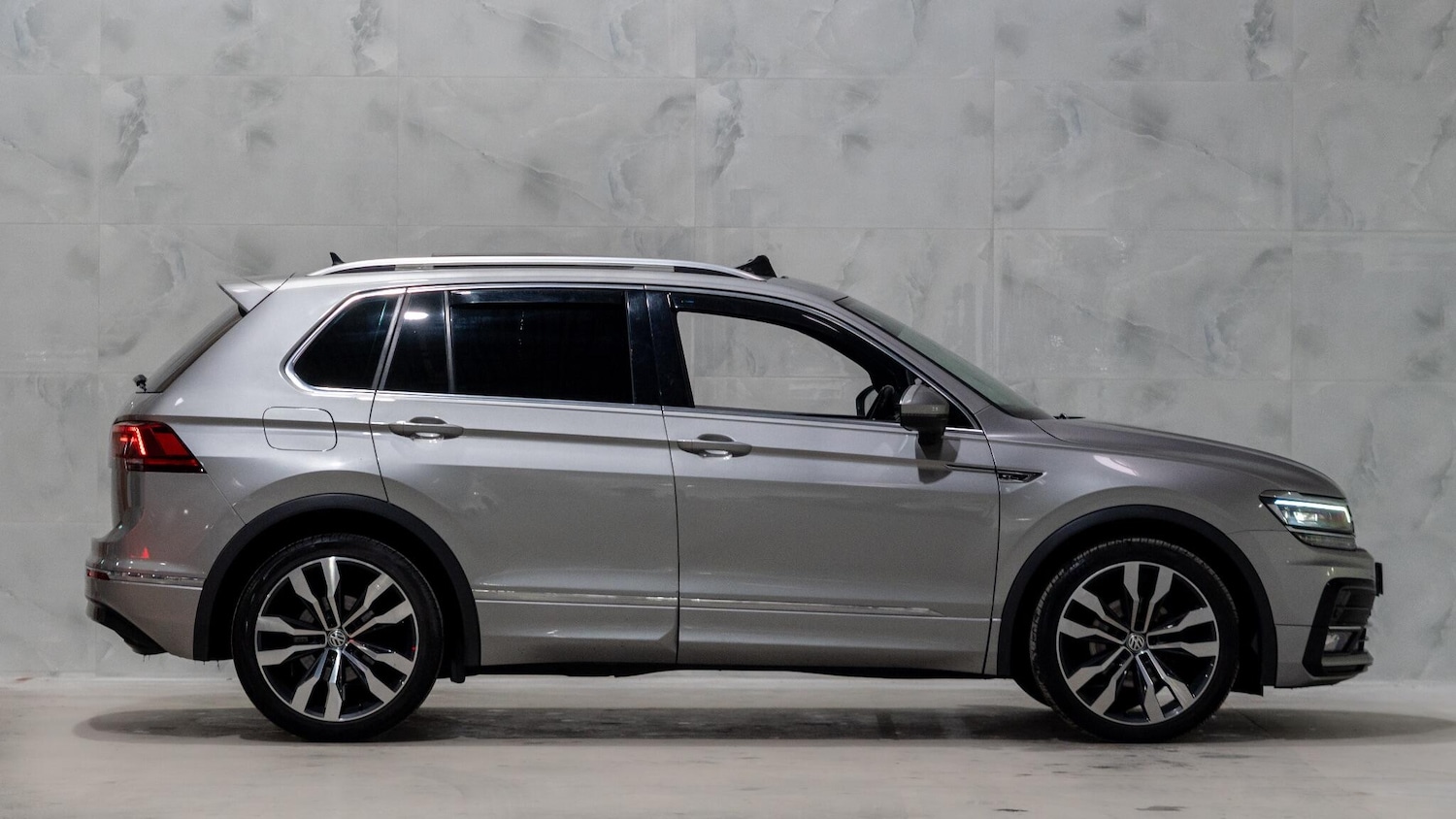 Used Volkswagen Tiguan 2018 for sale - 77969793: Photo 8