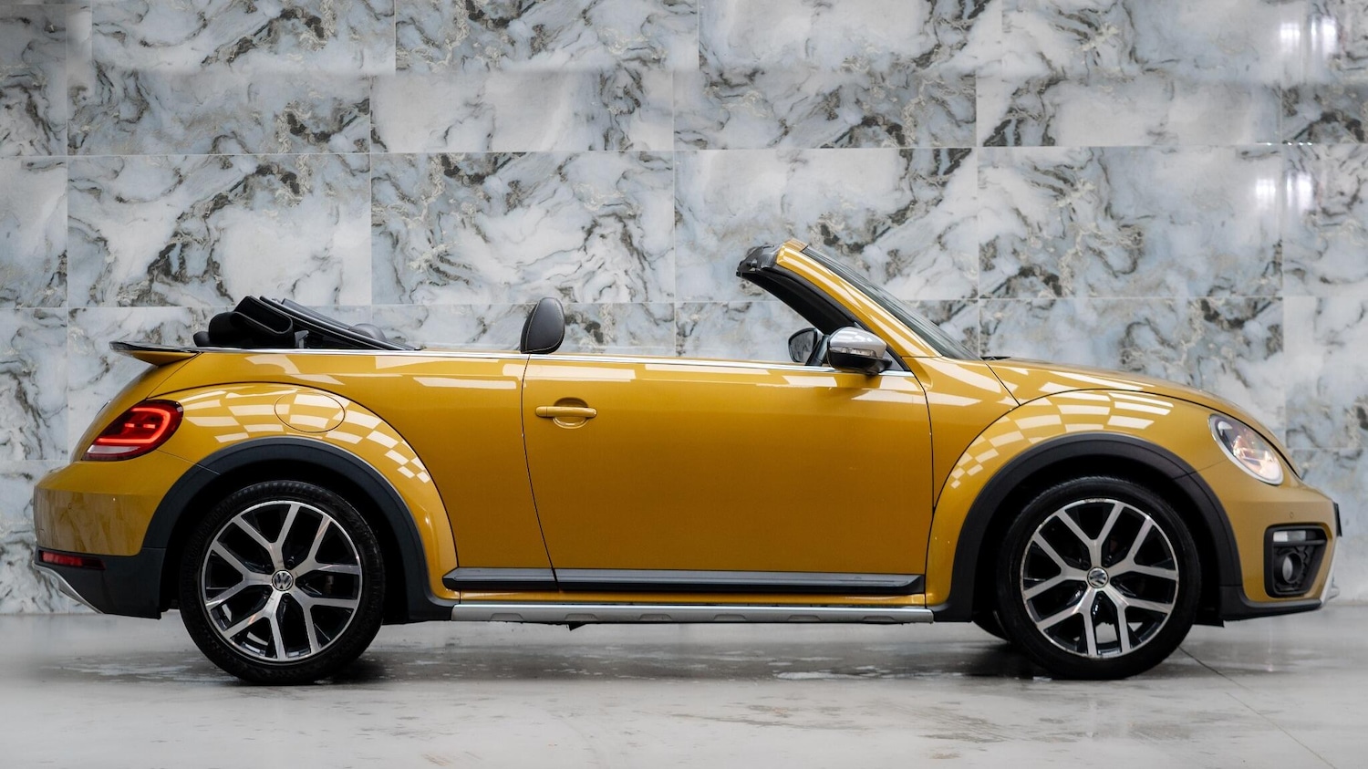 Used Volkswagen Beetle 2017 for sale - 76656991: Photo 5