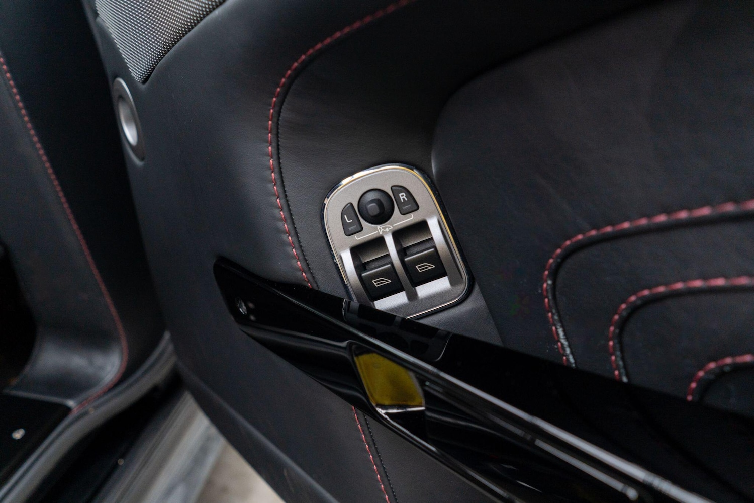 Used Aston Martin Vantage for sale - 77550252: Photo 19