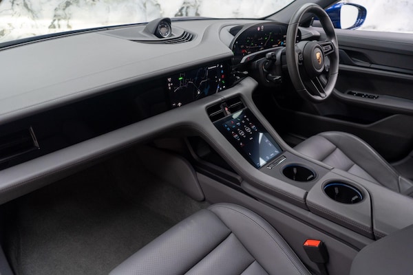 Used Porsche Taycan 2021 for sale - 76259309: Photo 14