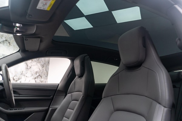 Used Porsche Taycan 2021 for sale - 76259309: Photo 2