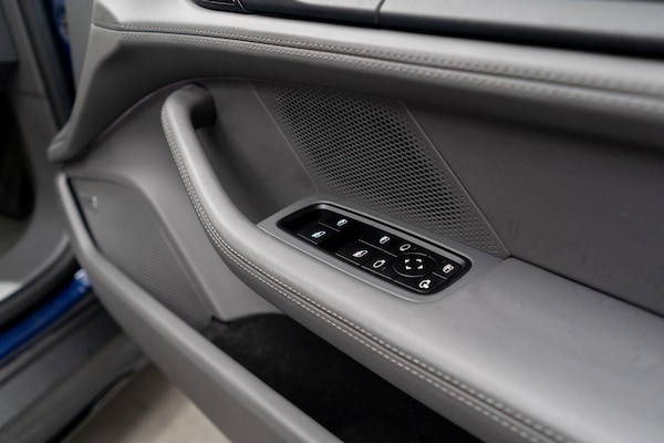 Used Porsche Taycan 2021 for sale - 76259309: Photo 31