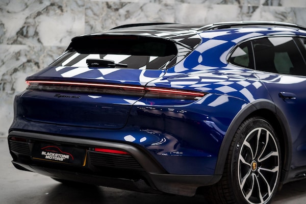 Used Porsche Taycan 2021 for sale - 76259309: Photo 44
