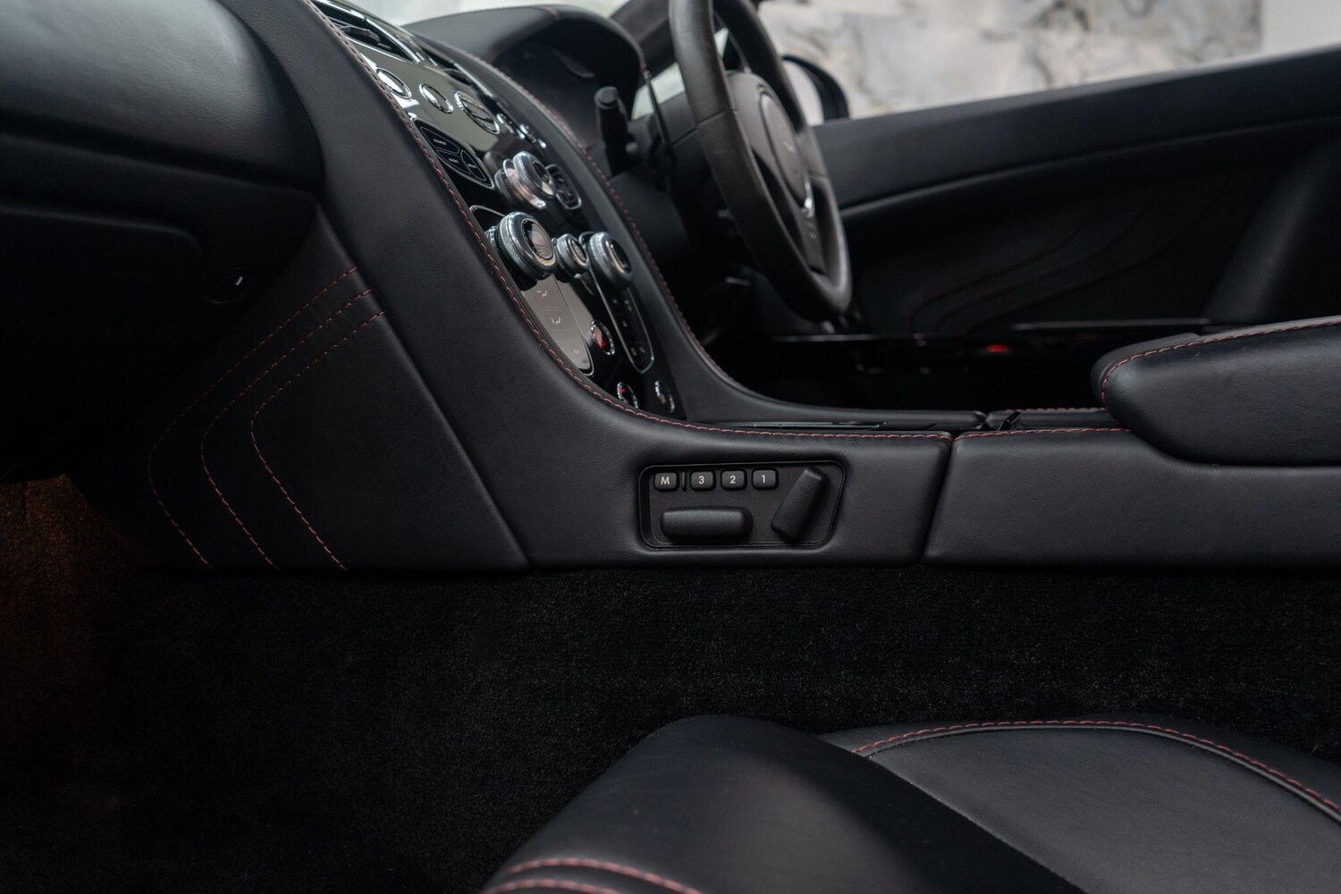 Used Aston Martin Vantage for sale - 77882904: Photo 13