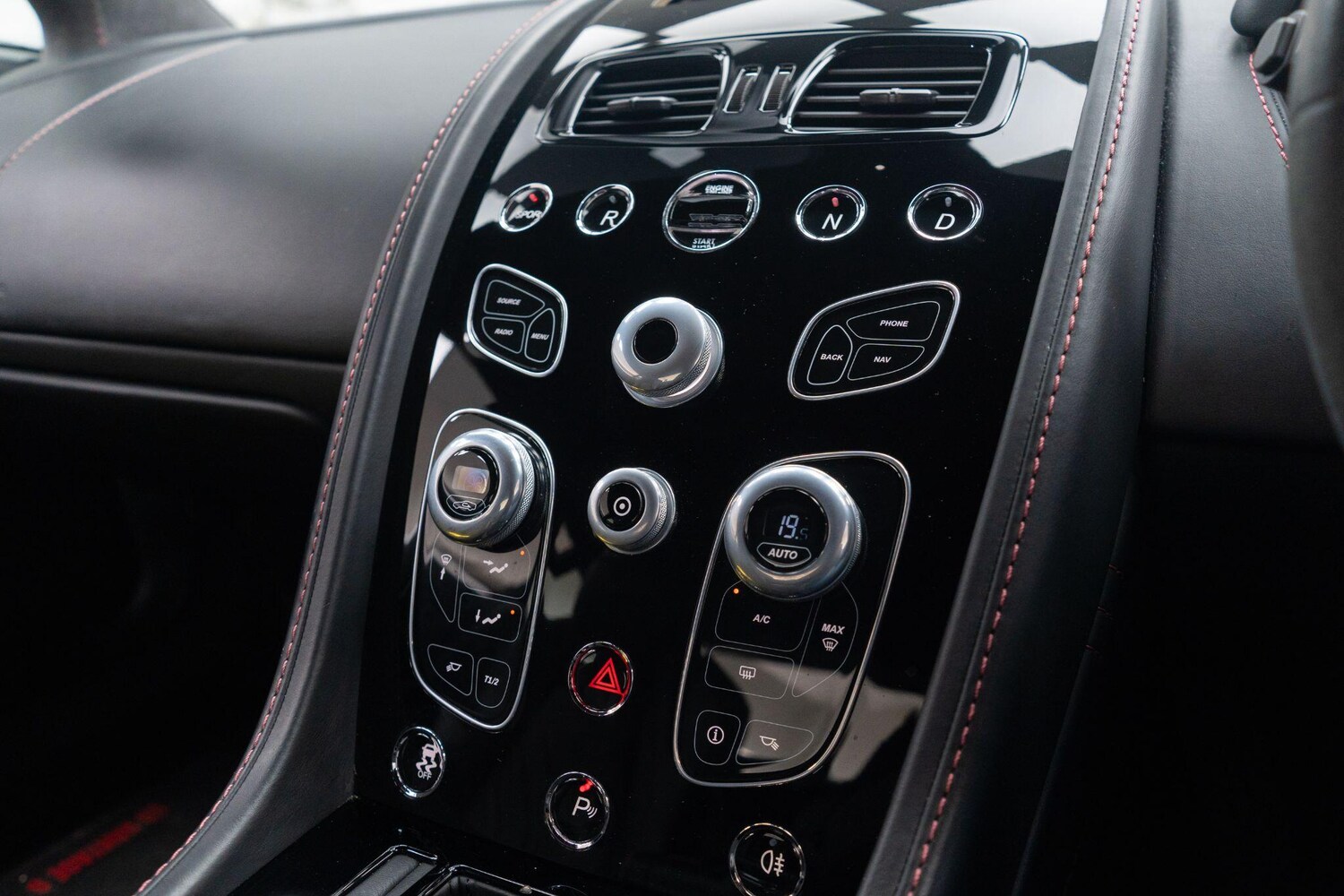 Used Aston Martin Vantage for sale - 77882904: Photo 15