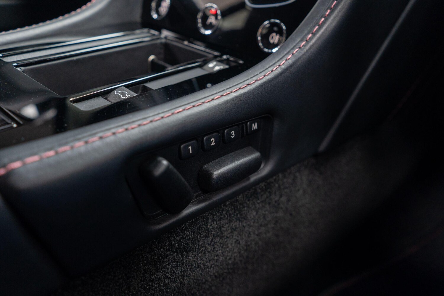 Used Aston Martin Vantage for sale - 77882904: Photo 18