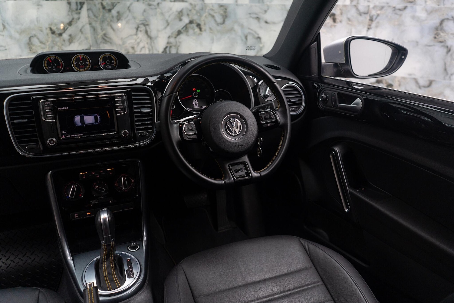 Used Volkswagen Beetle 2018 for sale - 76658153: Photo 11