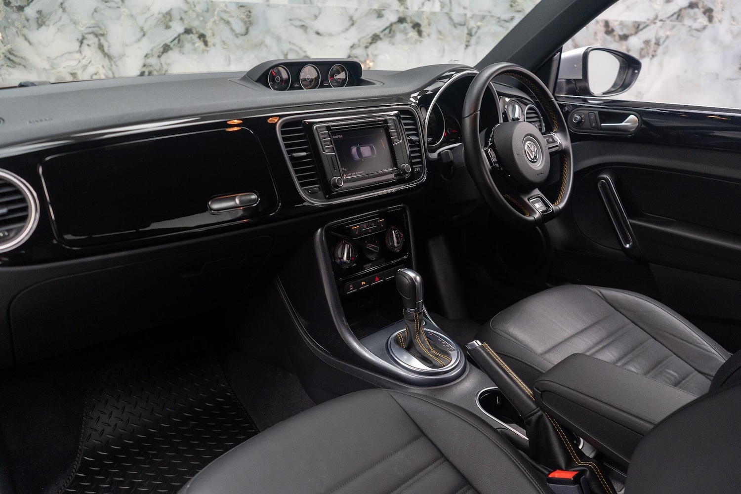 Used Volkswagen Beetle 2018 for sale - 76658153: Photo 12