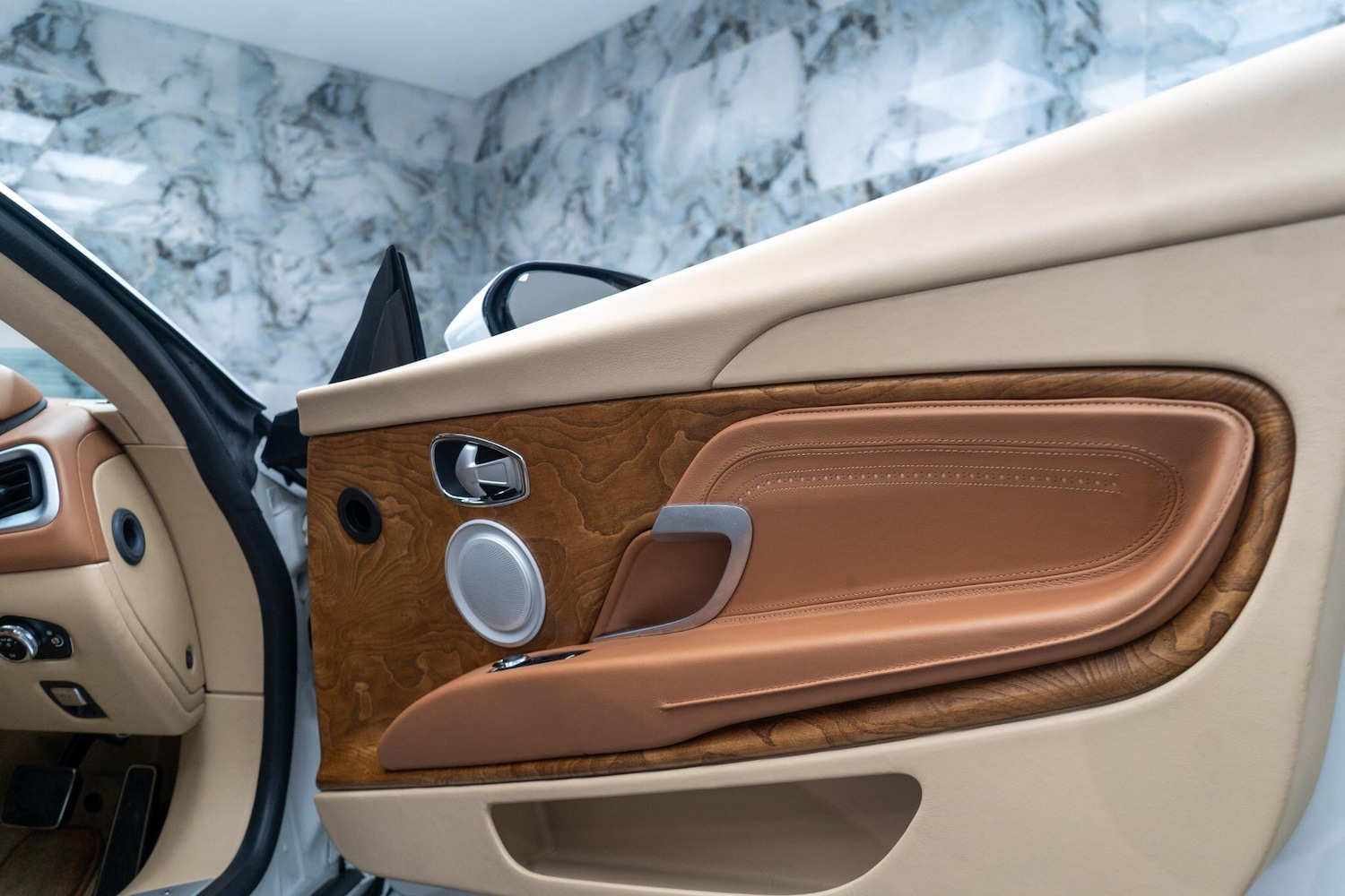 Used Aston Martin DB11 for sale - 76994804: Photo 32