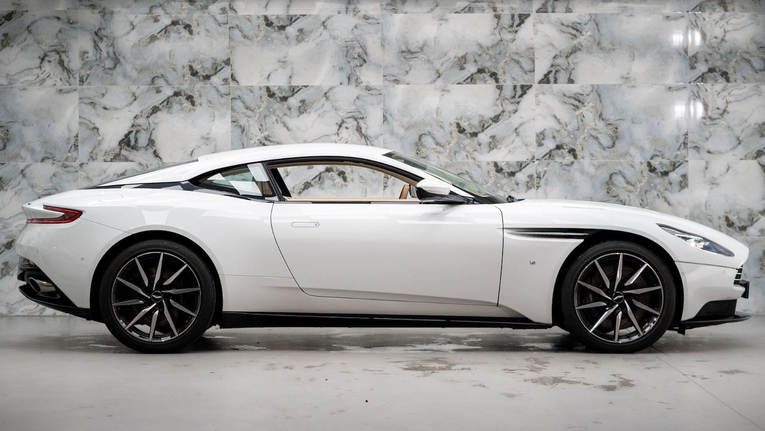 Used Aston Martin DB11 for sale - 76994804: Photo 9