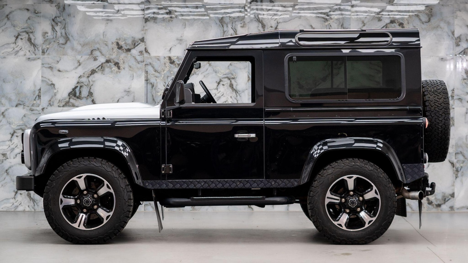 Used Land Rover Defender 90 for sale - 76388363: Photo 10