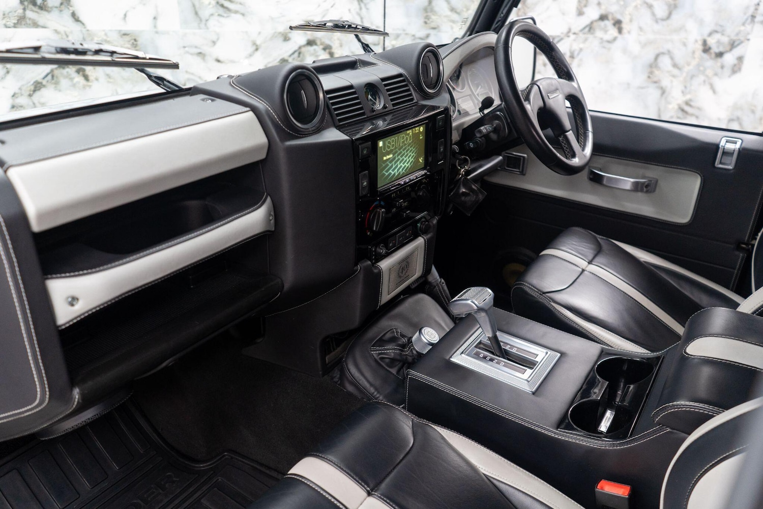 Used Land Rover Defender 90 for sale - 76388363: Photo 14