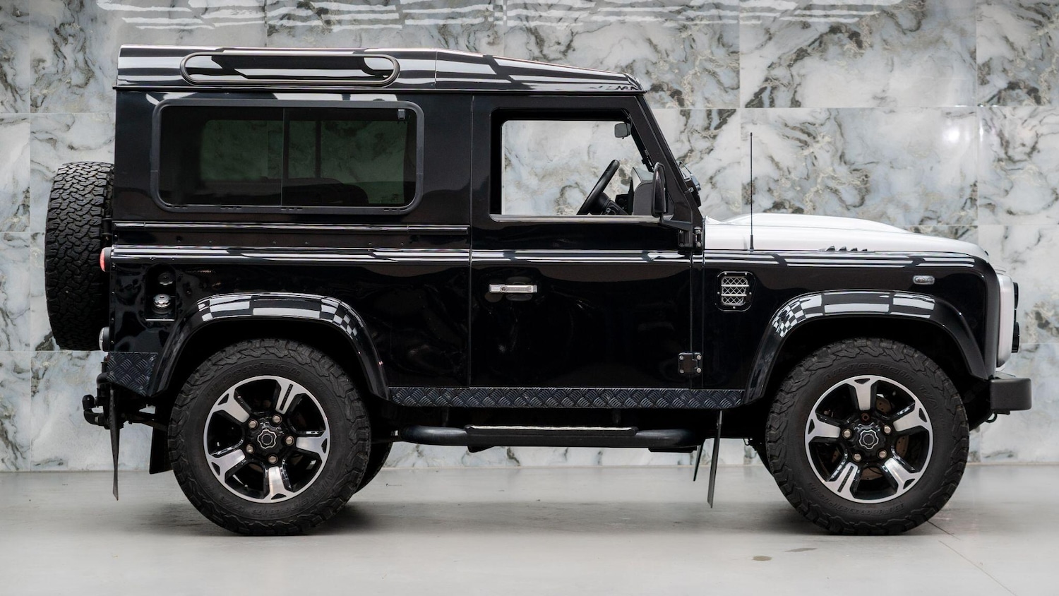 Used Land Rover Defender 90 for sale - 76388363: Photo 9