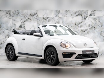 Used Volkswagen Beetle 2017 for sale - 76702080: Photo