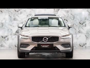 Used Volvo V60 Cross Country 2019 for sale - 74945898: Photo