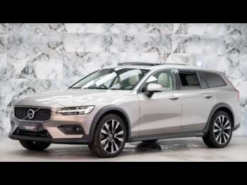 Used Volvo V60 Cross Country 2019 for sale - 74945898: Photo