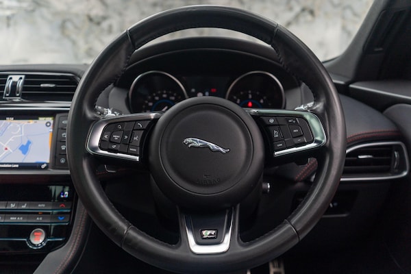 Used Jaguar F-Pace for sale - 76179698: Photo 31