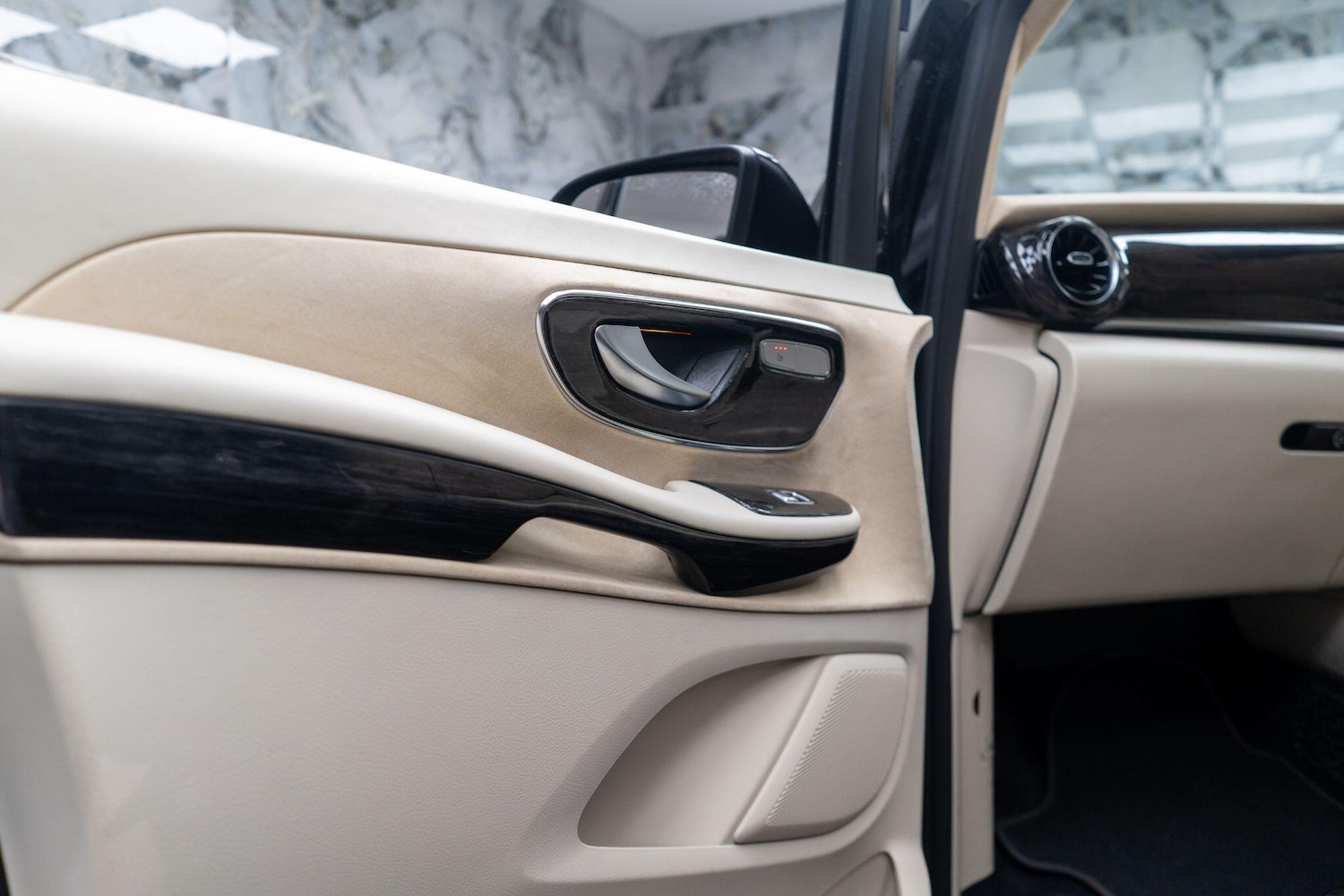 Used Mercedes-Benz V-Class 2022 for sale - 76992722: Photo 31