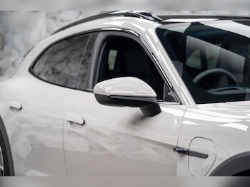 Used Porsche Taycan 2021 for sale - 77510358: Photo