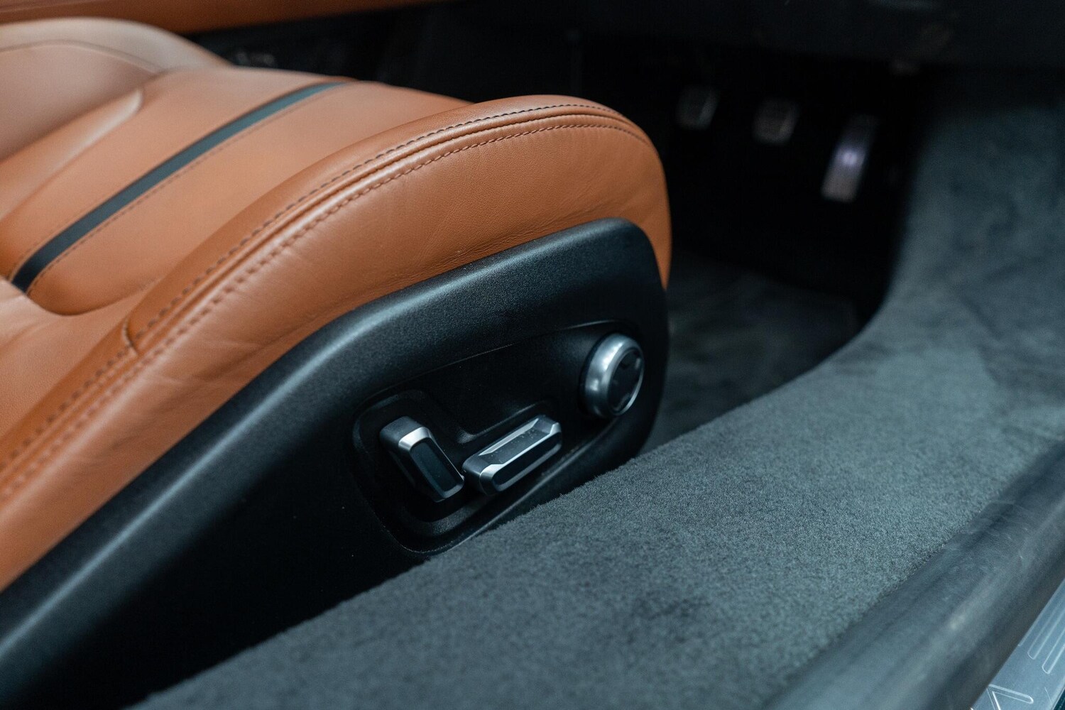 Used Lotus Emira for sale - 77344075: Photo 40