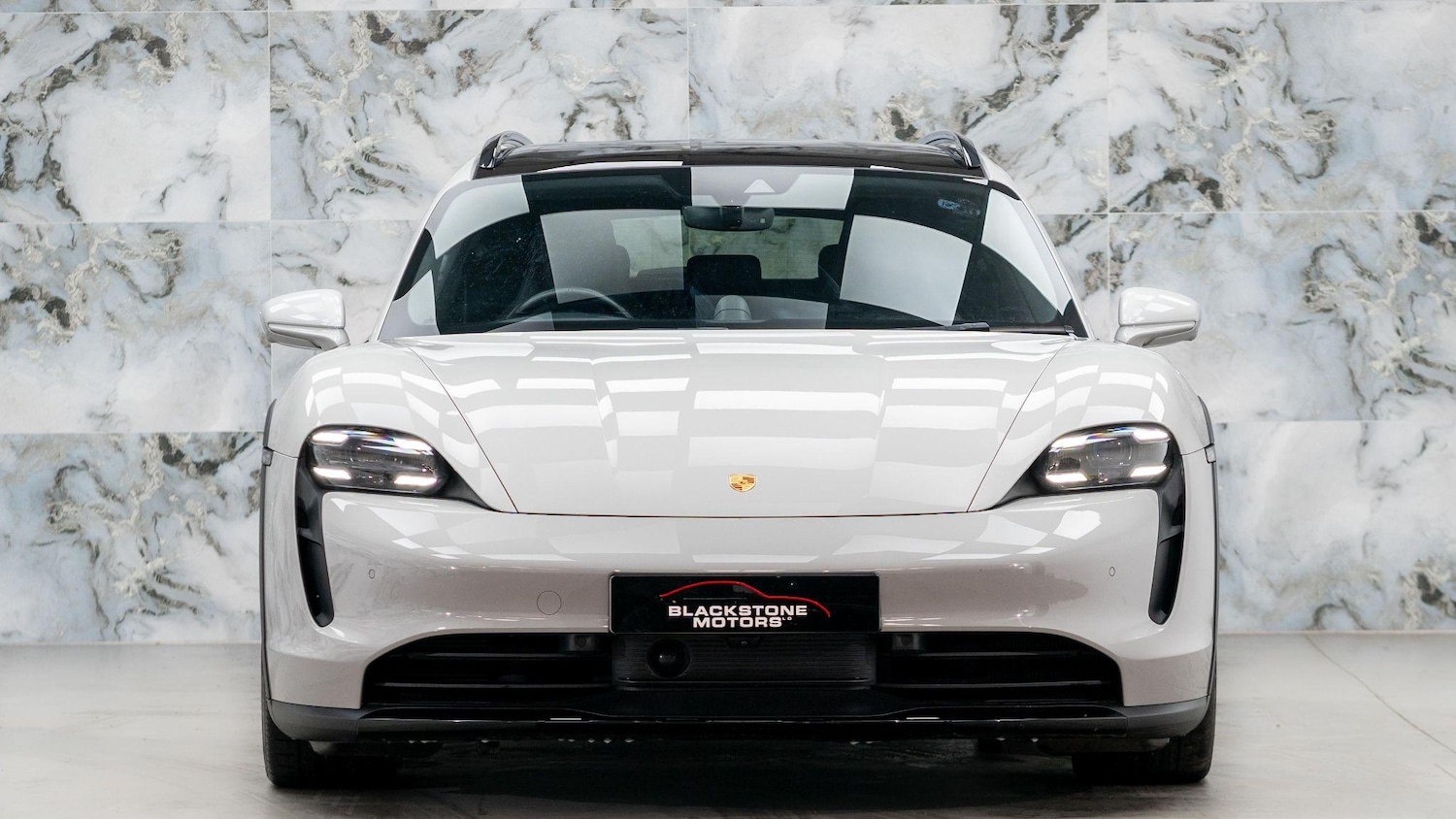 Used Porsche Taycan 2021 for sale - 77021039: Photo 2