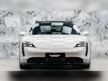 Used Porsche Taycan 2021 for sale - 77021039: Photo