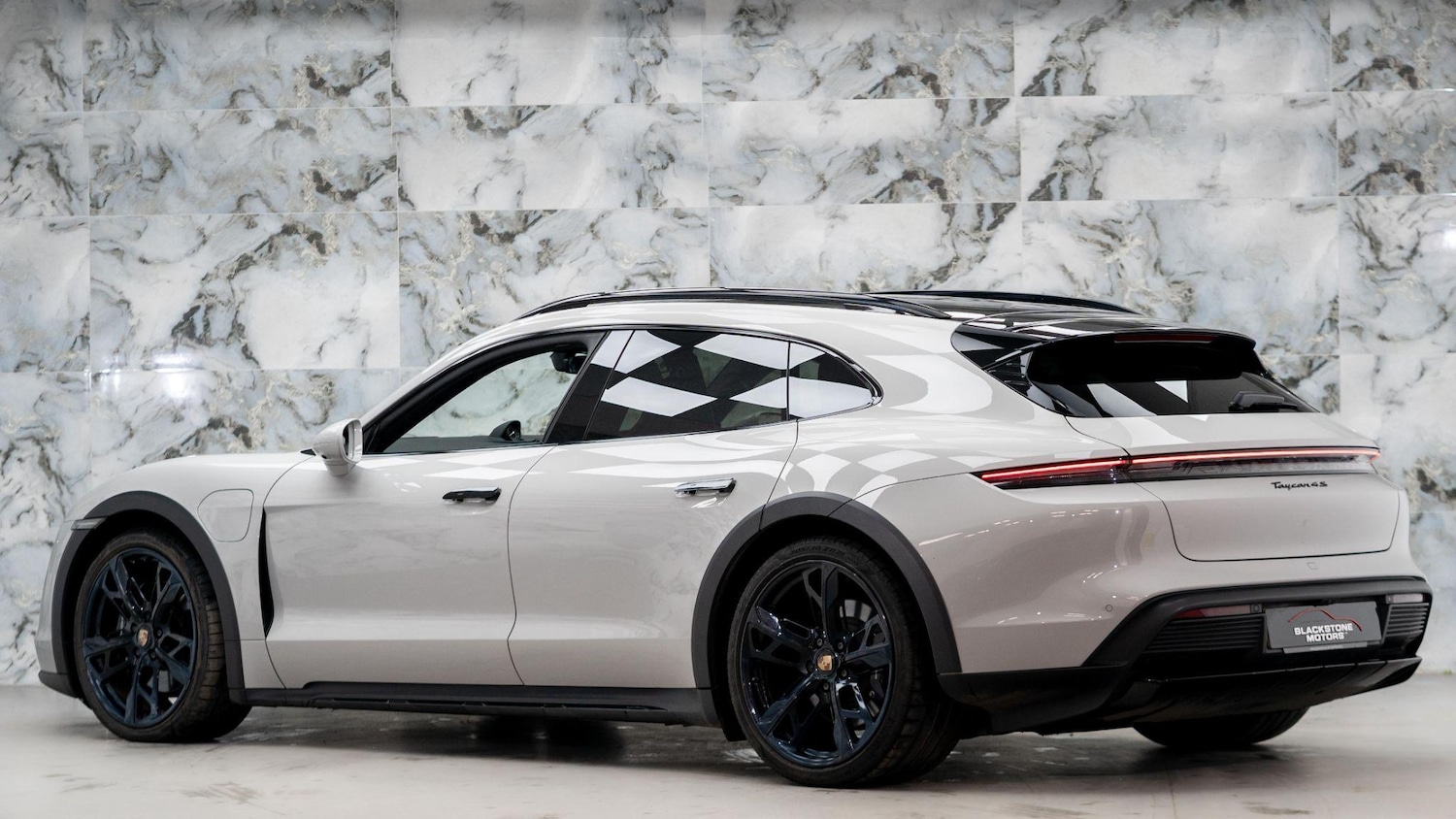 Used Porsche Taycan 2021 for sale - 77021039: Photo 4