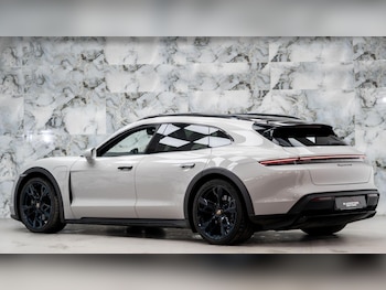 Used Porsche Taycan 2021 for sale - 77021039: Photo