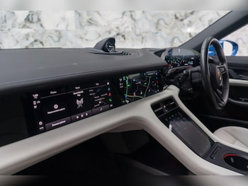 Used Porsche Taycan 2020 for sale - 76572781: Photo