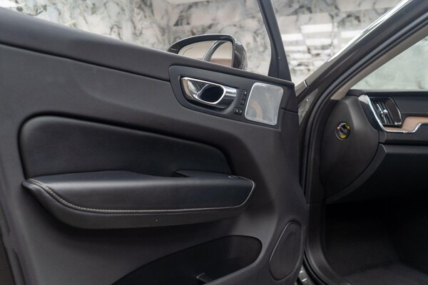 Used Volvo XC60 2018 for sale - 75478030: Photo 38