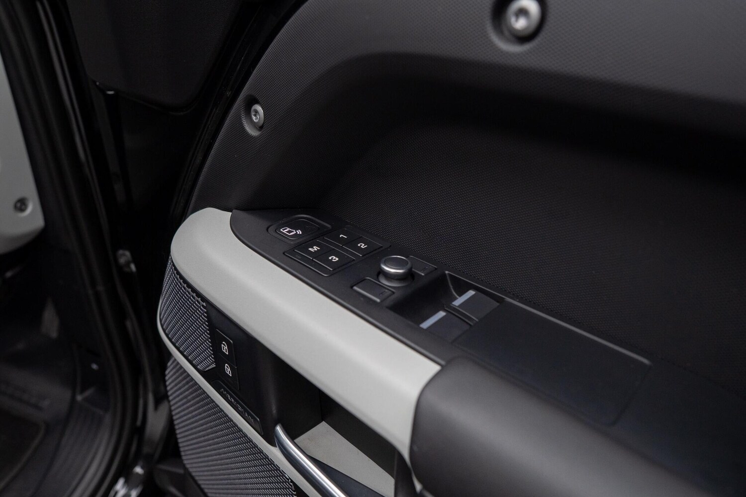 Used Land Rover Defender 2021 for sale - 77456388: Photo 31