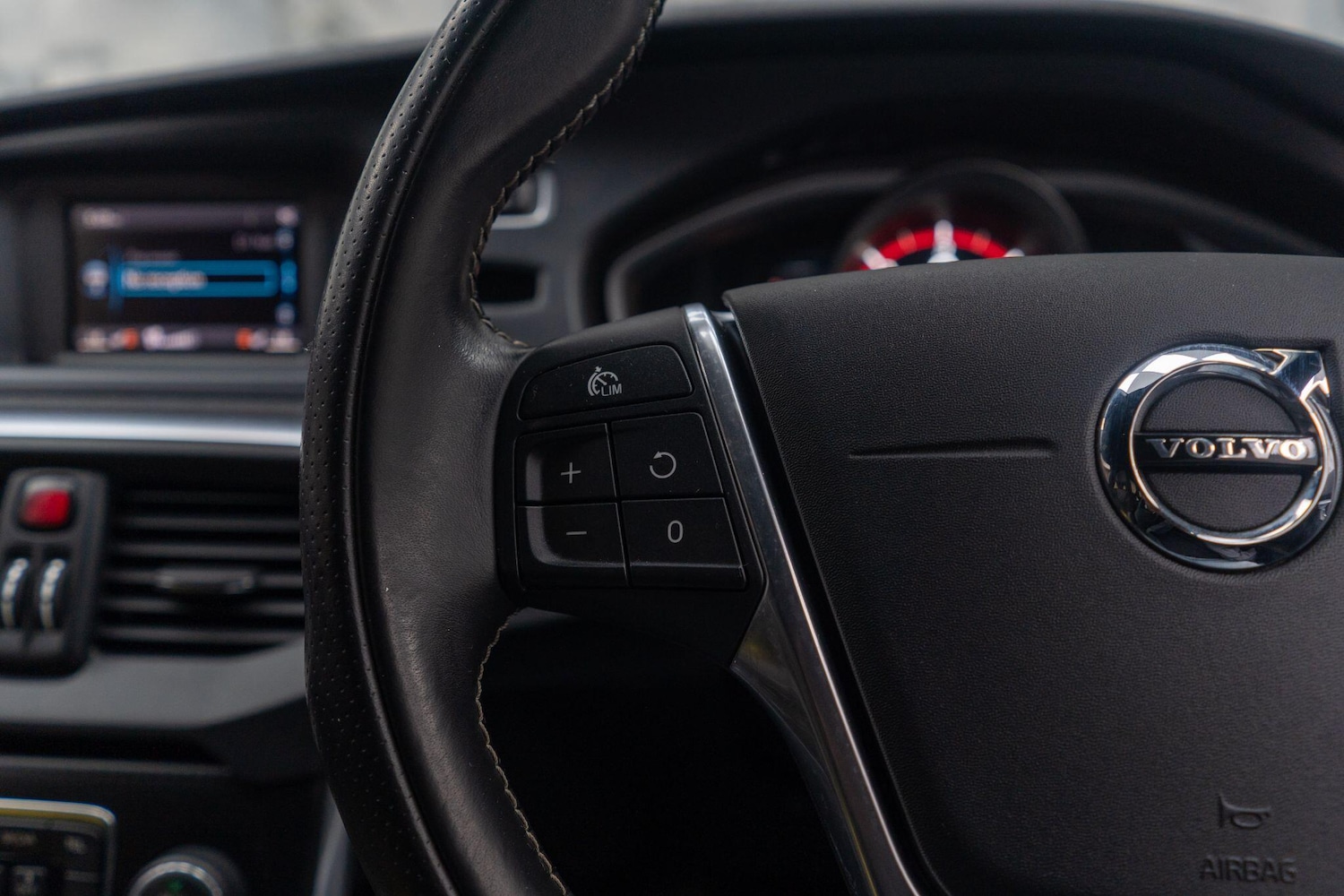 Used Volvo V40 for sale - 77671022: Photo 26