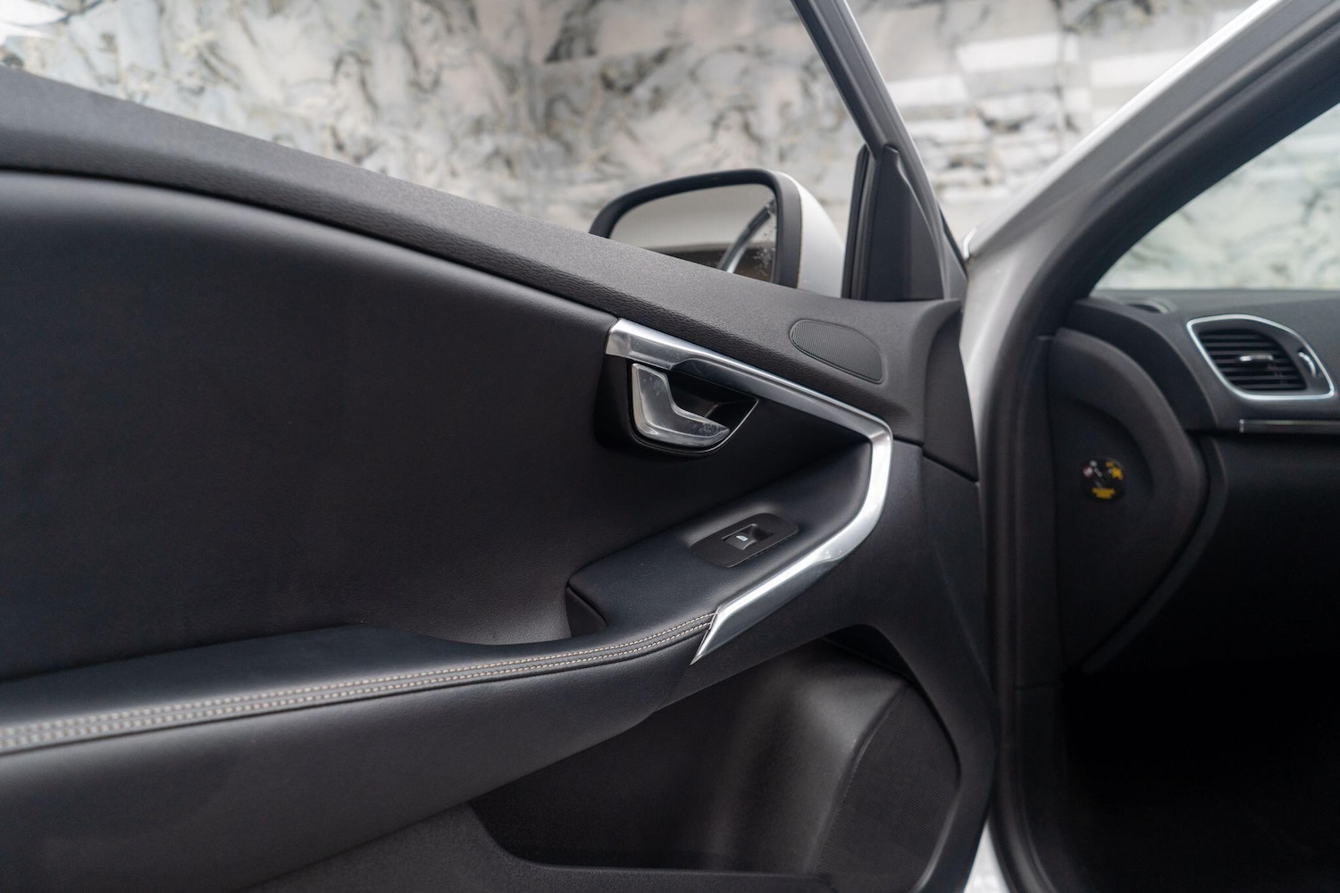 Used Volvo V40 for sale - 77671022: Photo 30