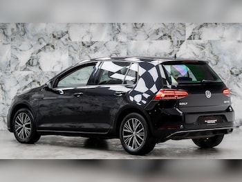 Used Volkswagen Golf 2017 for sale - 76667366: Photo