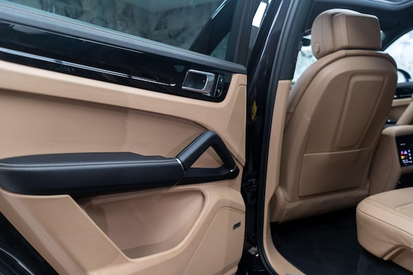 Used Porsche Cayenne 2018 for sale - 75532387: Photo 41