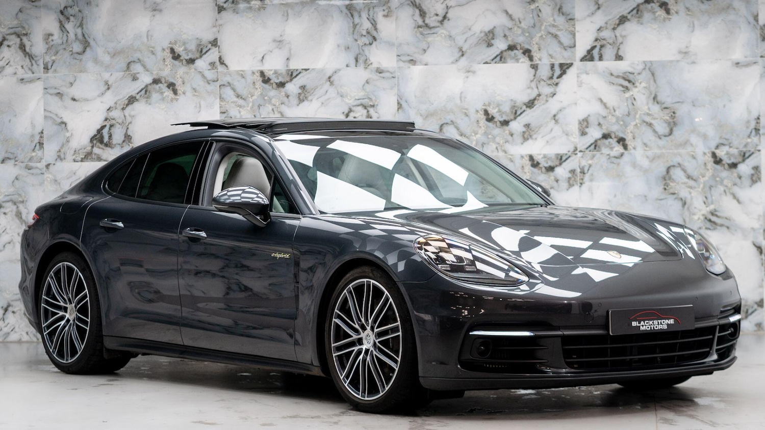 Used Porsche Panamera 2018 for sale - 76472452: Photo 1