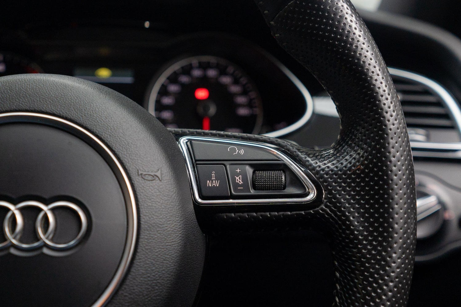 Used Audi A4 2014 for sale - 77230236: Photo 32