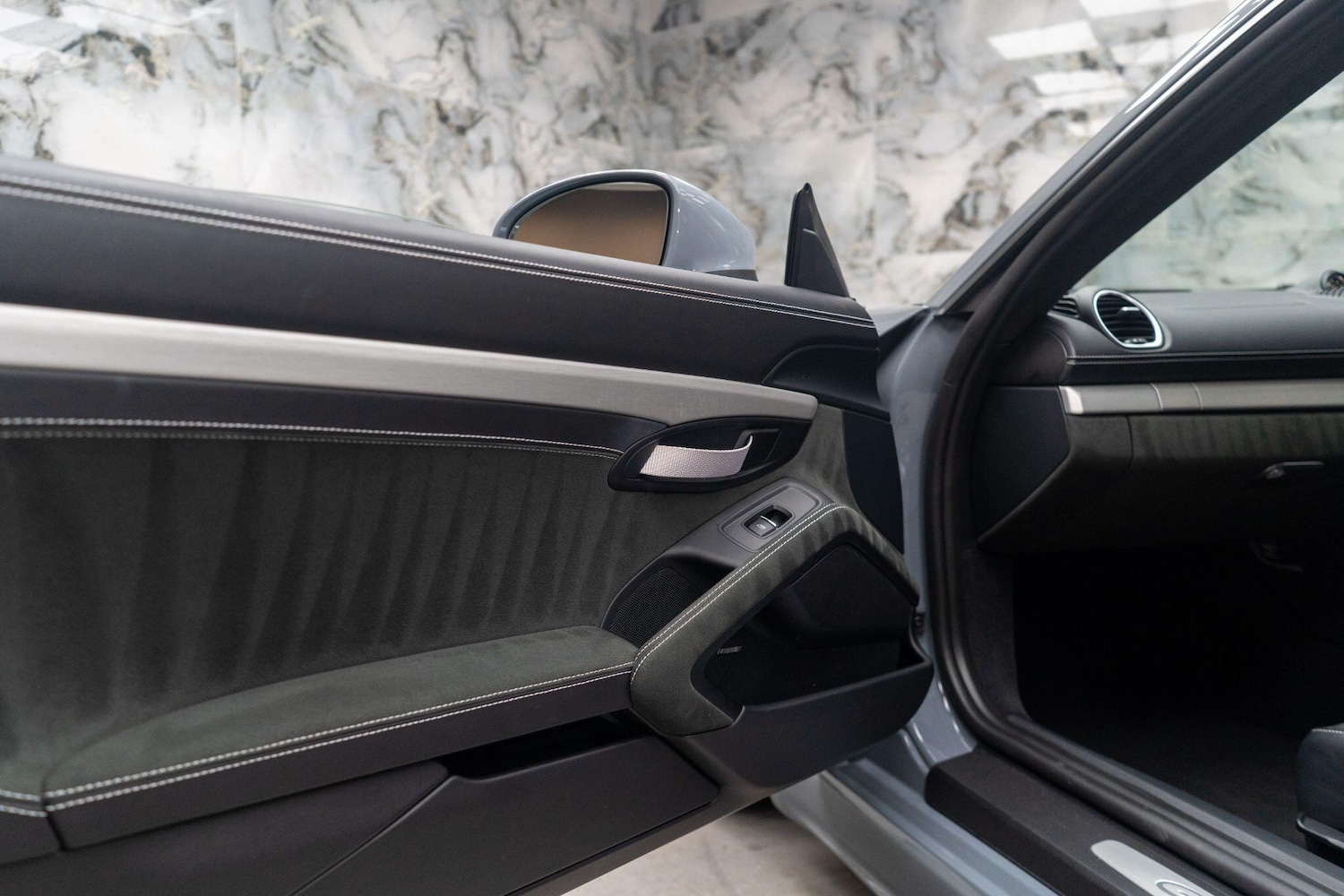 Used Porsche 718 Cayman 2023 for sale - 76802210: Photo 29