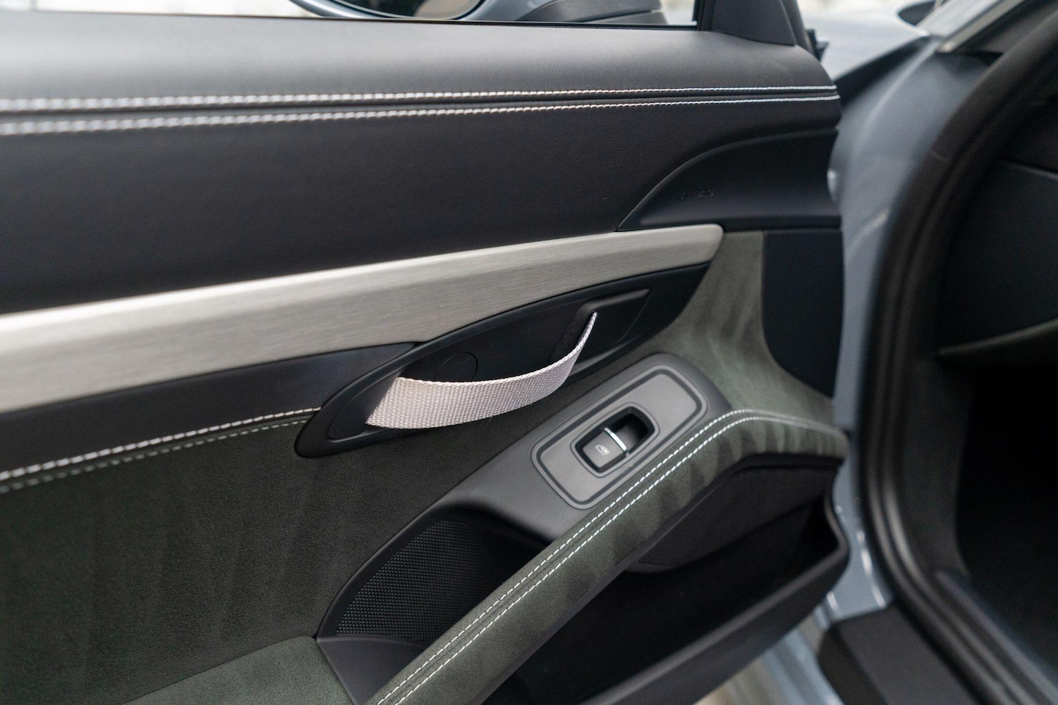 Used Porsche 718 Cayman 2023 for sale - 76802210: Photo 30