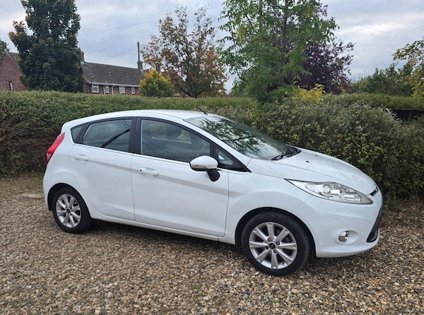 Used Ford Fiesta 2011 for sale - 76242641: Photo 2