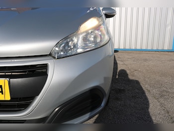 Used Peugeot 208 2015 for sale - 76836666: Photo