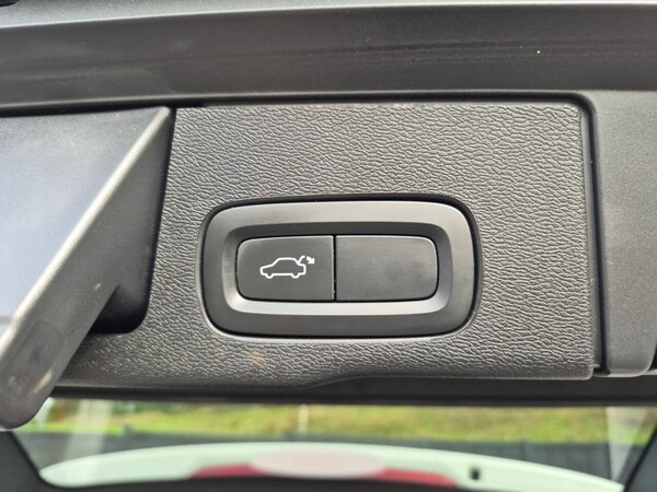 Used Volvo XC60 2017 for sale - 76255952: Photo 17