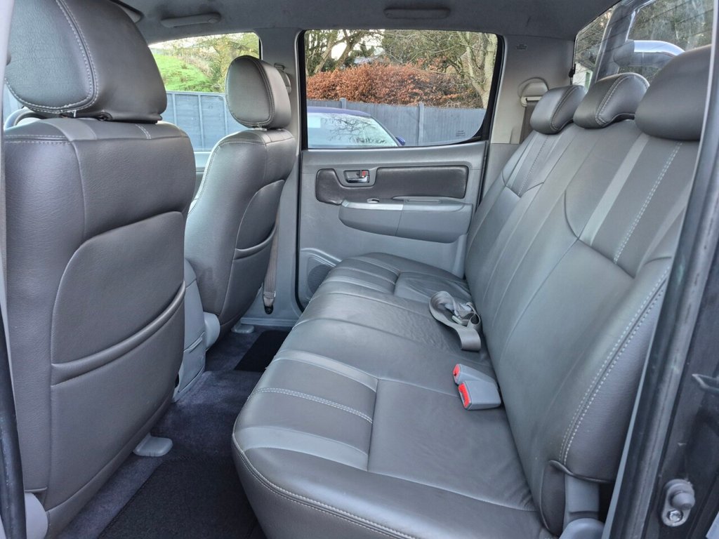 Used Toyota Hilux 2011 for sale - 76642786: Photo 16