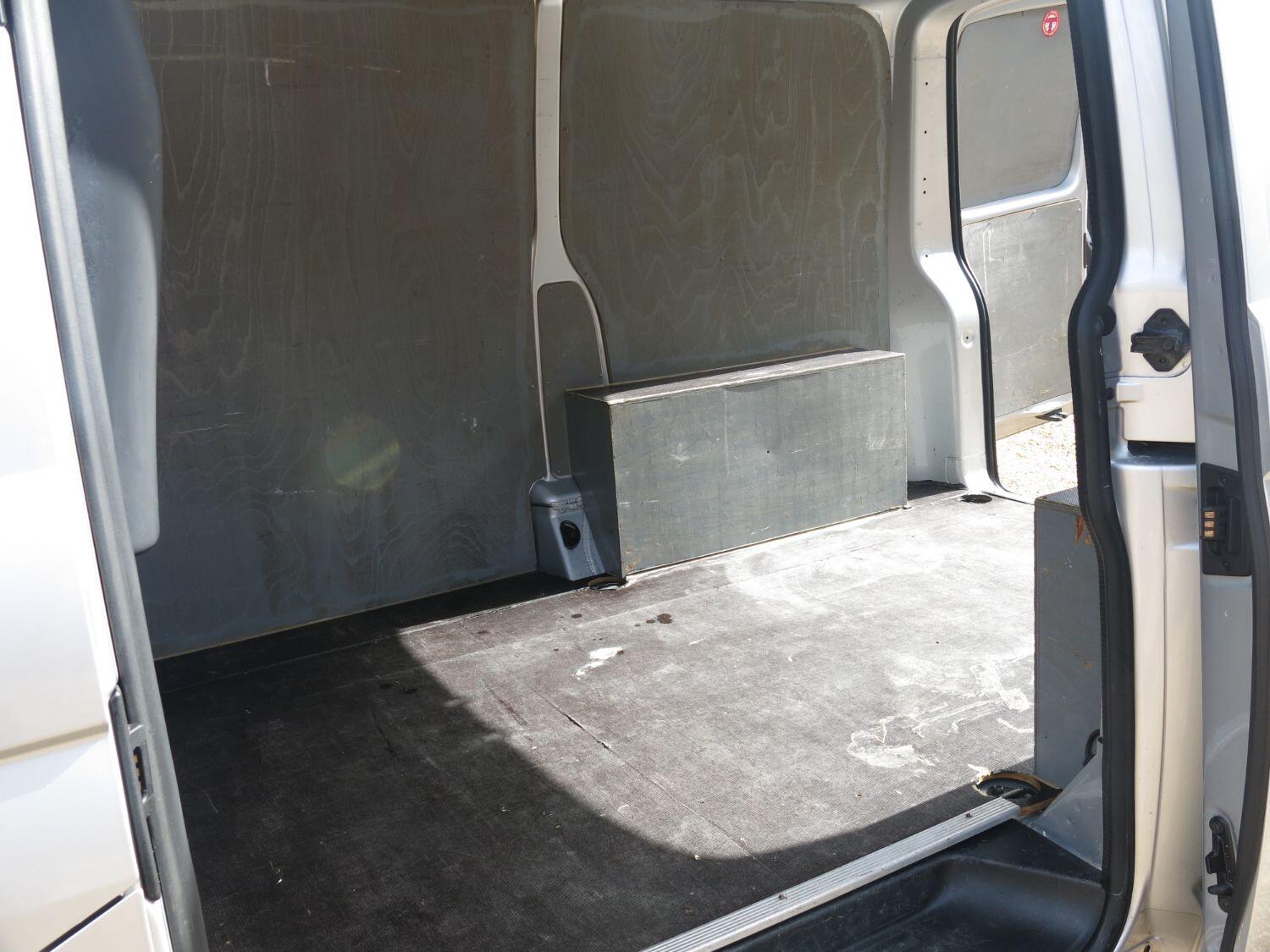 Used Volkswagen Transporter 2016 for sale - 77140600: Photo 15