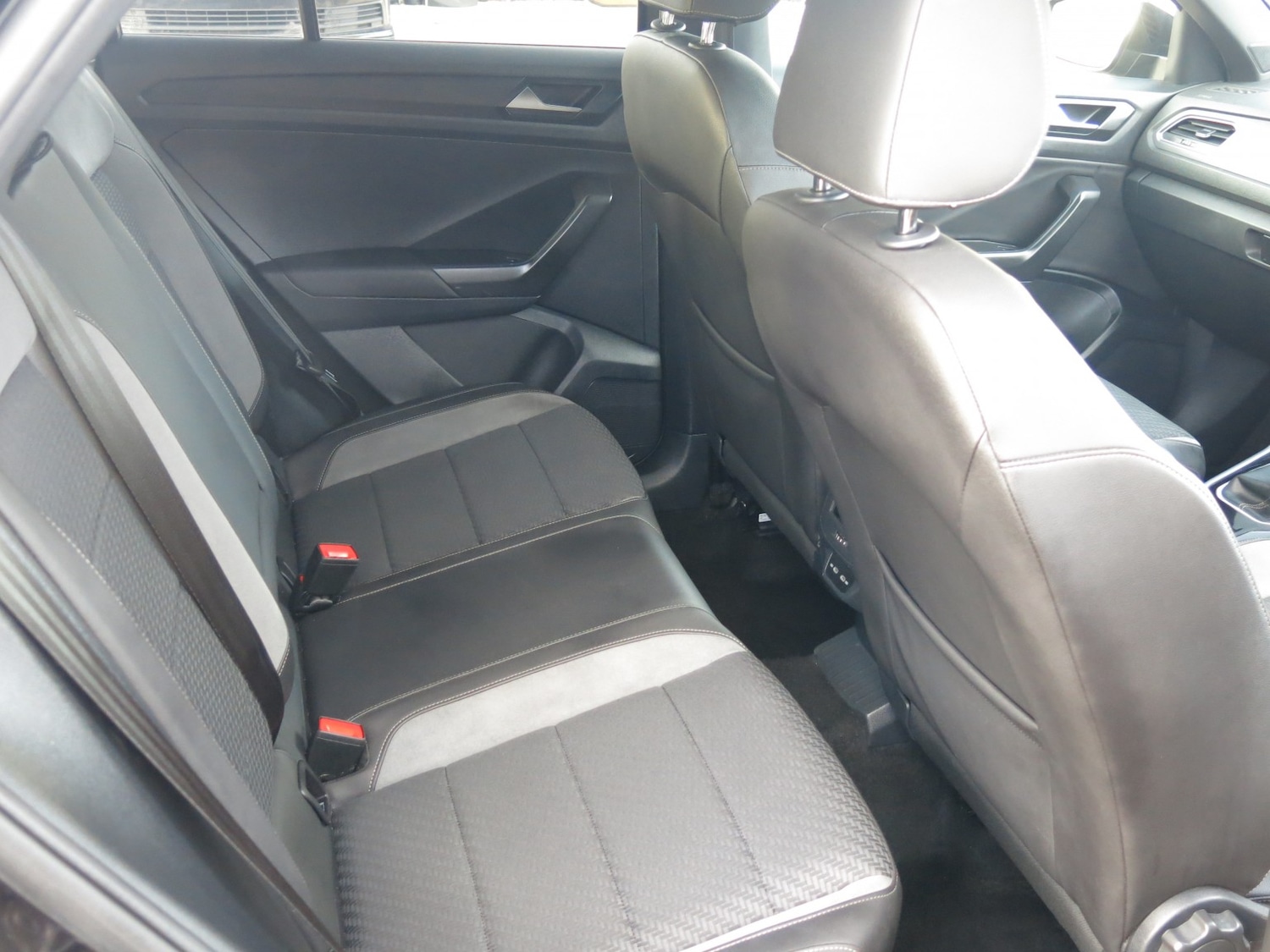 Used Volkswagen T-Roc 2021 for sale - 77329232: Photo 11