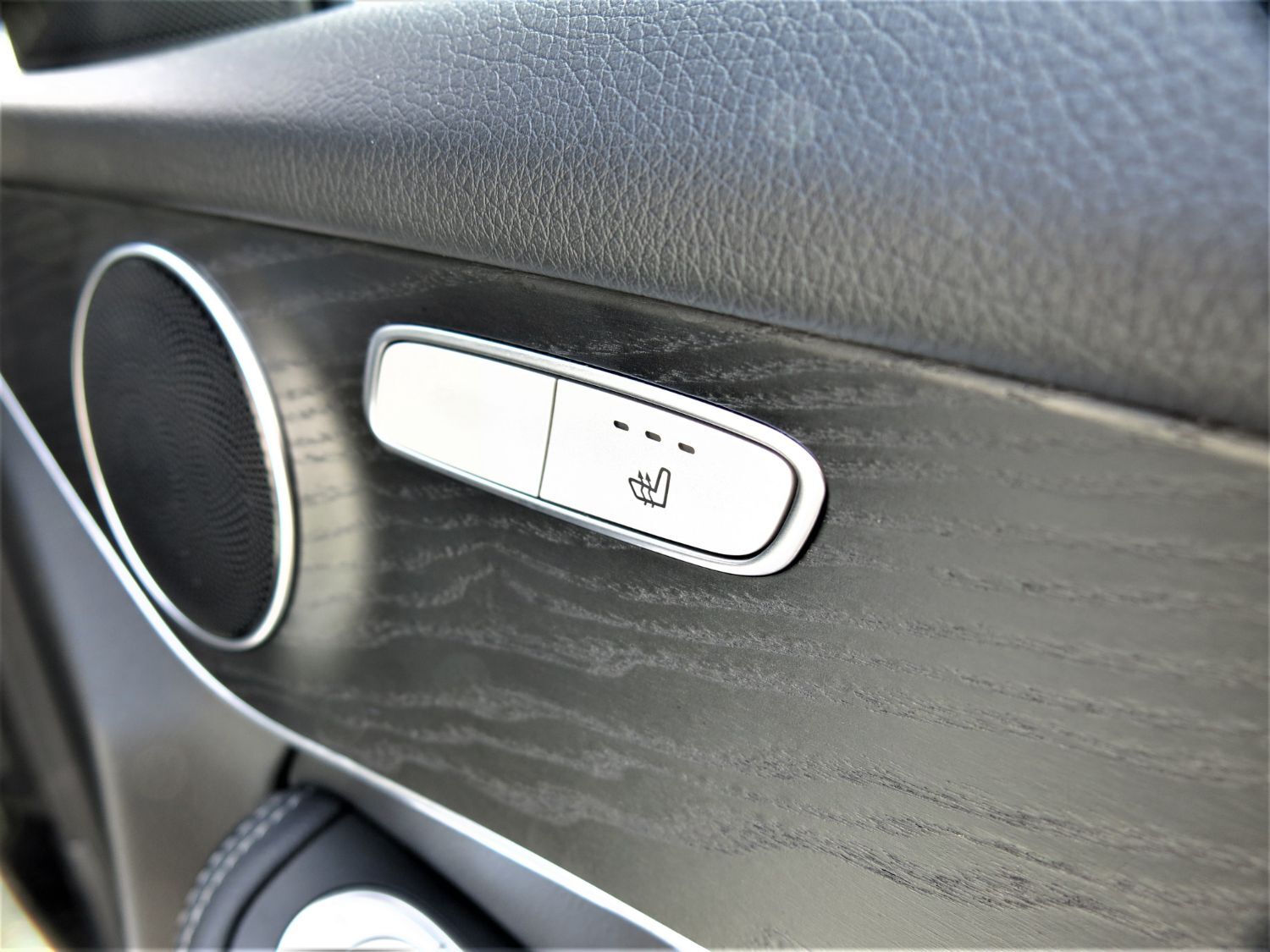 Used Mercedes-Benz GLC 2017 for sale - 76974432: Photo 17