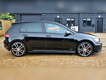 Used Volkswagen Golf 2016 for sale - 76412233: Photo
