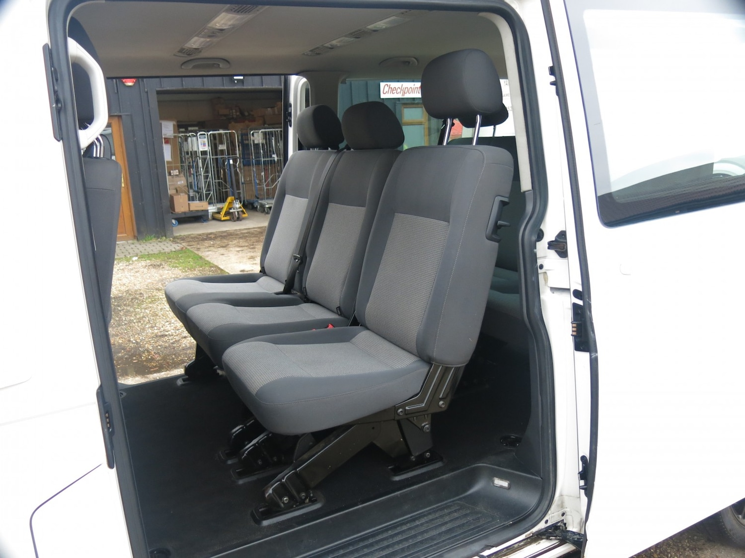 Used Volkswagen Transporter Shuttle 2015 for sale - 77140652: Photo 11