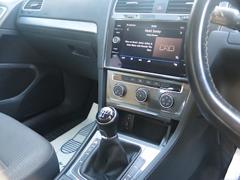 Used Volkswagen Golf 2018 for sale - 76286960: Photo